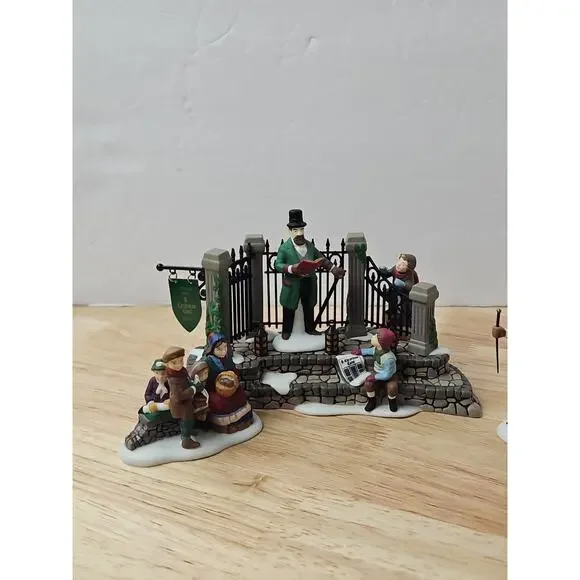 Dept 56 A Christmas Carol Reading by Charles Dickens Set of 4 No. 58403 - Picture 3 of 16
